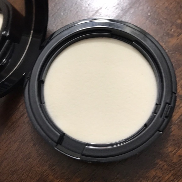 EUC Chanel foundation case with mirror for refill - Picture 4 of 5